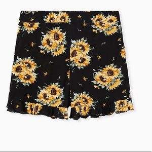 Torrid Sunflower Shorts Size 2 